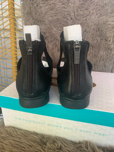 Aetrex Dakota Women’s Ankle Strap Shoes Flats, Size EU35 (US5-5.5) - Midtown Bargains