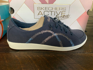 Skechers Madison Ave – Allow Me Women’s Shoes Sneakers, Size 7 - Midtown Bargains
